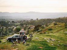 Load image into Gallery viewer, Yakima Hangover 6