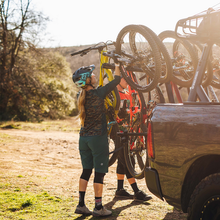 Load image into Gallery viewer, Yakima Hangover 6