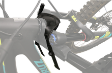 Load image into Gallery viewer, Yakima Hangover 6